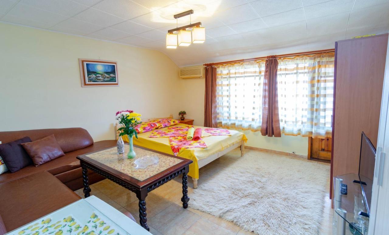 Fener Guest House Pomorie Exterior photo